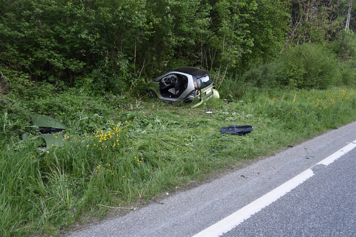 Zillis GR: Auto überschlägt sich nach Kollision – Hund Lenny wird später unverletzt gefunden