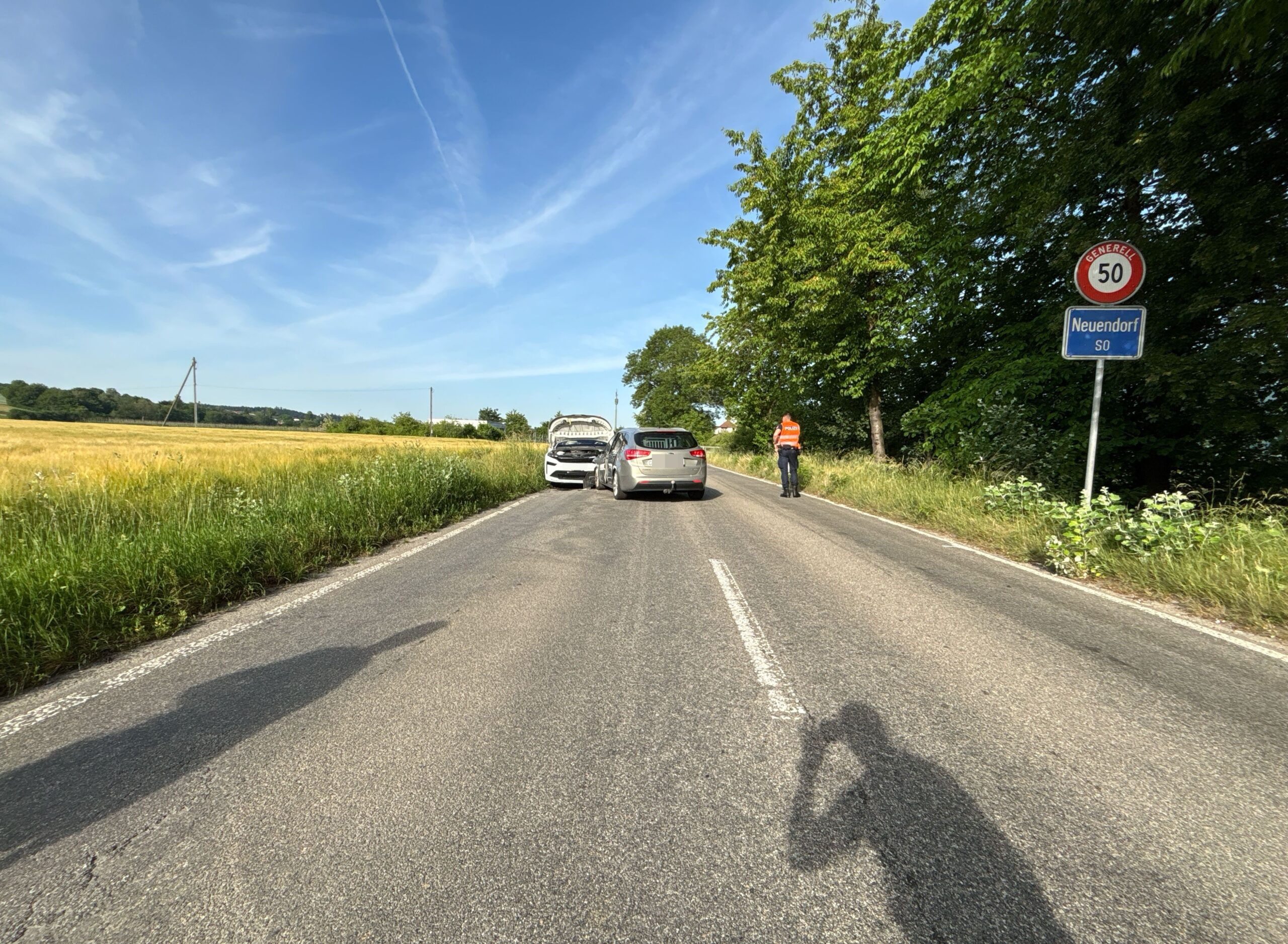 Neuendorf SO: 83-Jähriger gerät auf Gegenfahrbahn – Frontalcrash mit 2 Verletzten