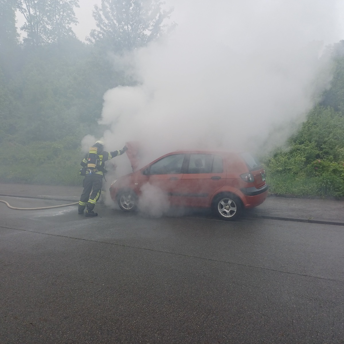 Ennepe-Ruhr-Kreis, NRW: Fahrzeugbrand und mehrere Einsätze für die Feuerwehr Wetter