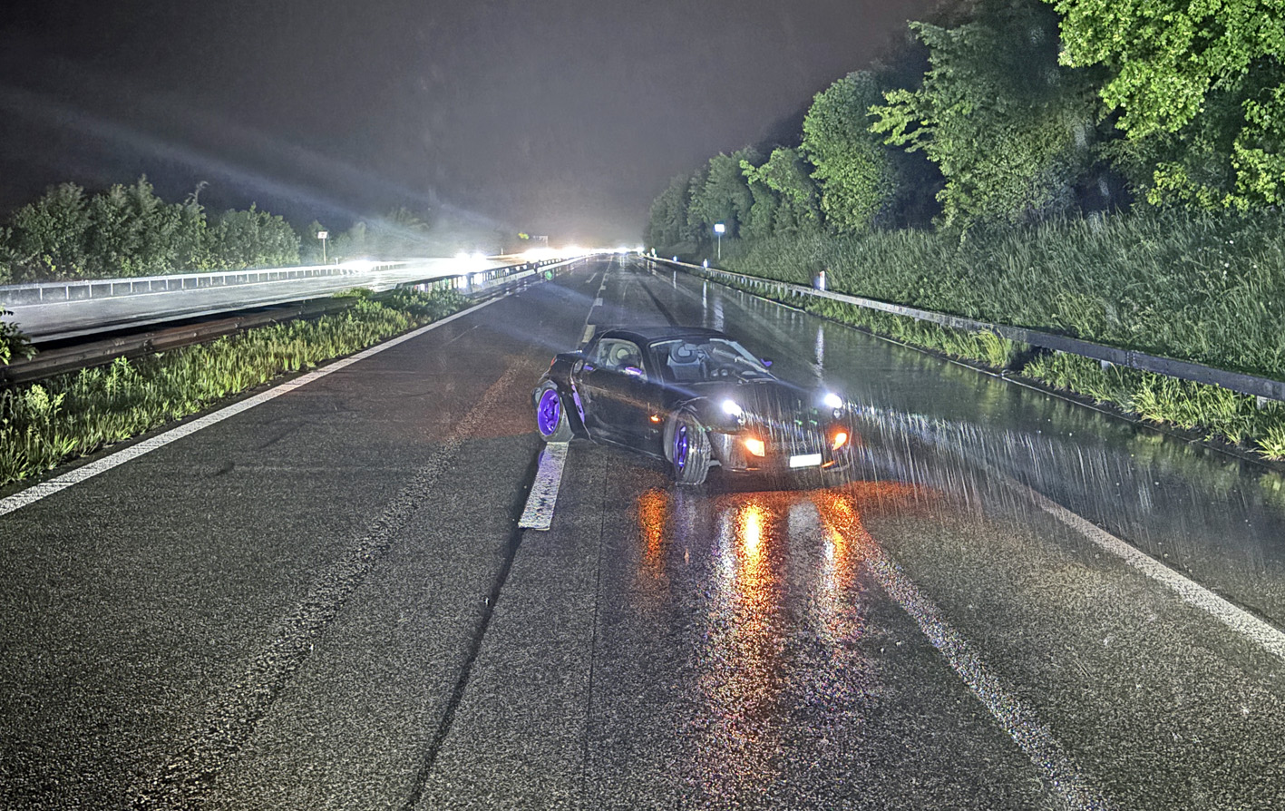 Buchrain LU: Auto schleudert auf A14 und kracht mit Heck in Leitplanke