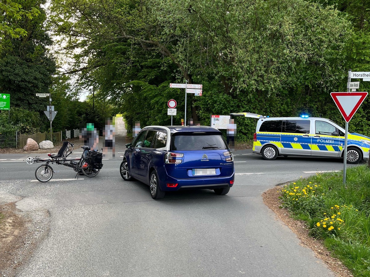 Bielefeld, Nordrhein-Westfalen: Pkw-Lenker (61) übersieht Tandem – Seniorenehepaar verletzt