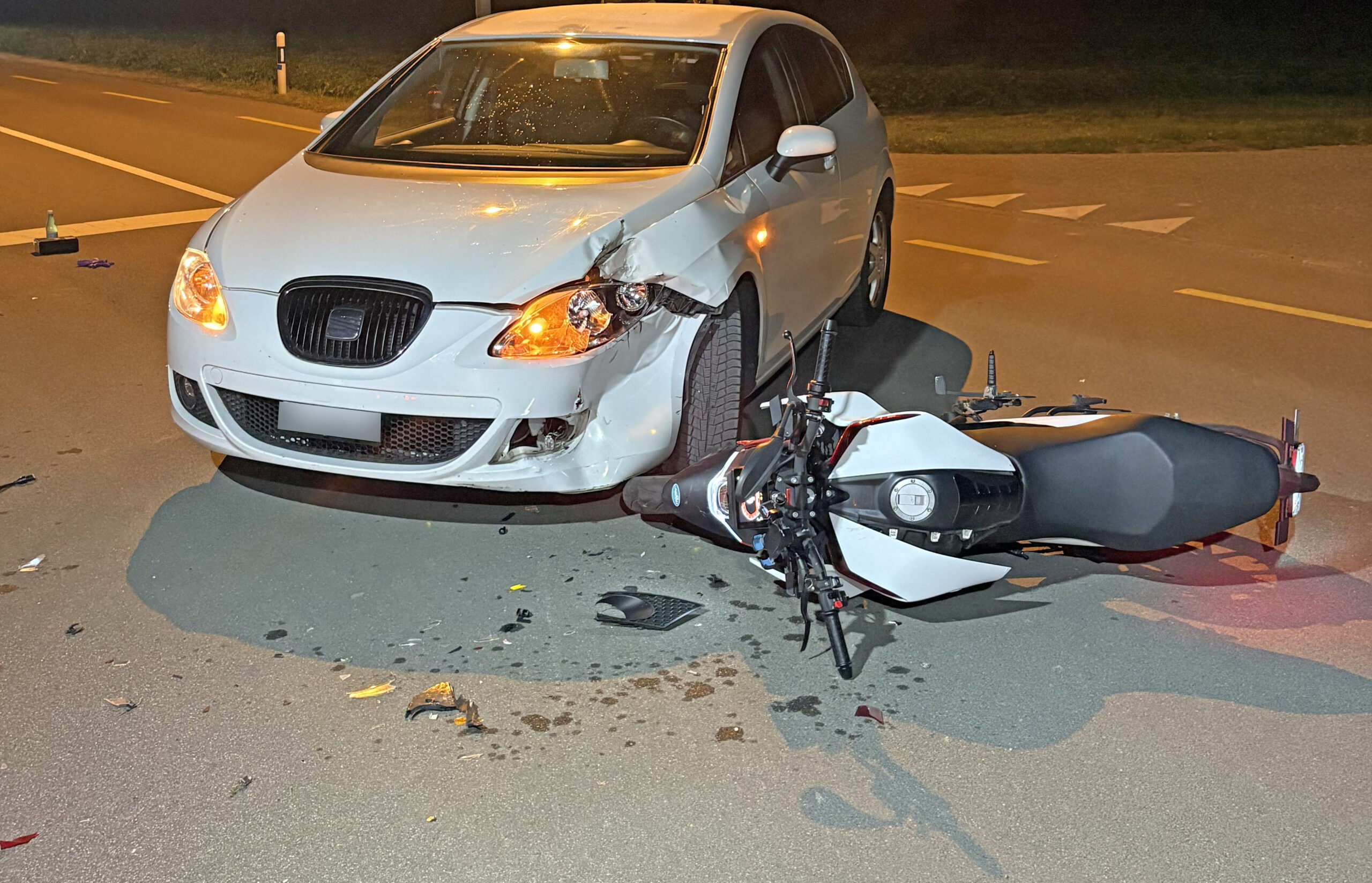 Diessenhofen TG: Töfffahrer (17) überholt abbiegendes Auto und kracht in Gegenverkehr