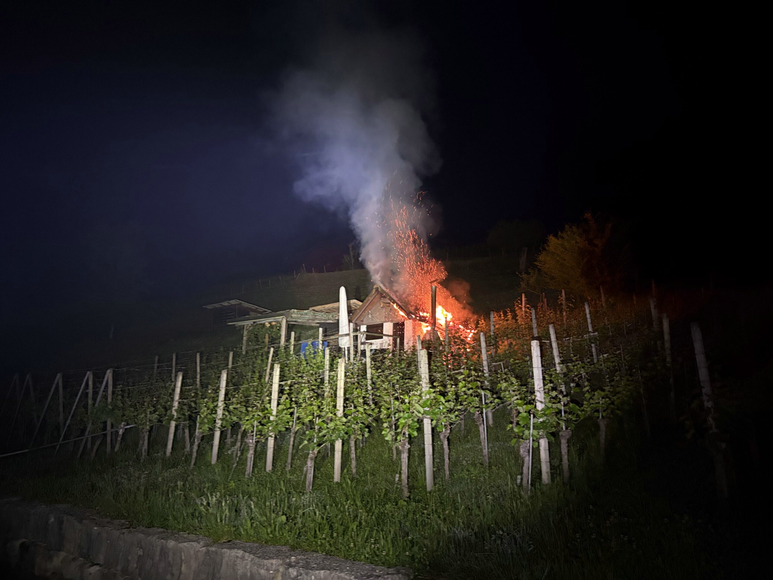 Frick AG: Unsachgemäss entsorgte Asche löst Brand bei Rebhaus aus