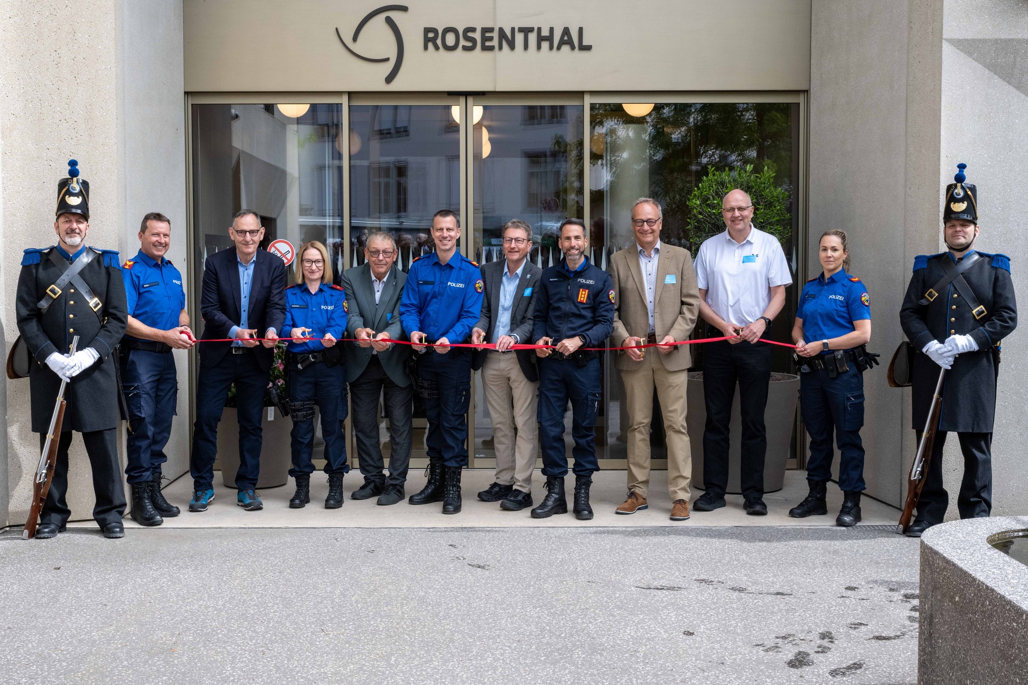 Wald ZH: Kantonspolizei eröffnet neuen Polizeiposten mit grossem Publikumsandrang