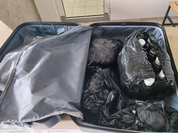 Aachen, Nordrhein-Westfalen: Drogenkoffer im Zug – Polizei nimmt Kurier fest