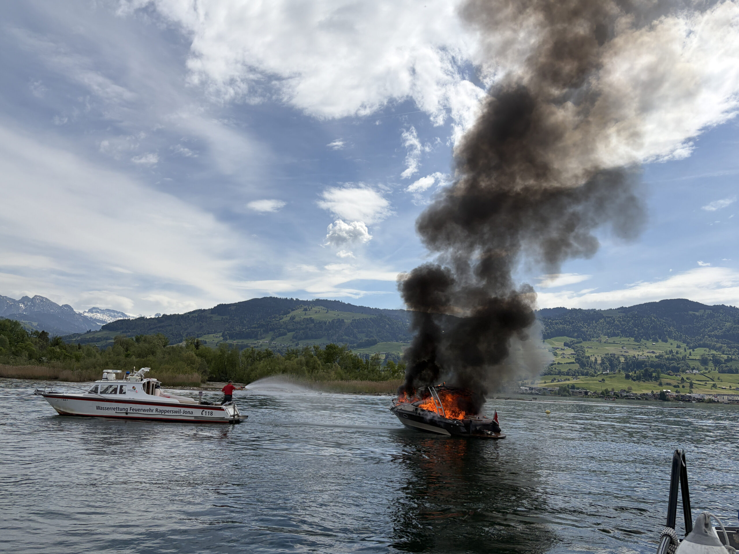 Lachen SZ: Boot gerät in Brand – Hund kommt bei Feuer ums Leben