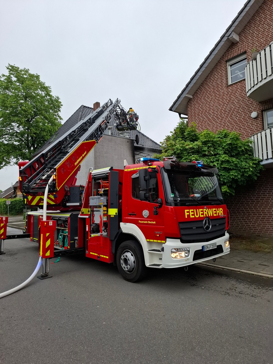 Bocholt, Nordrhein-Westfalen: Balkonbrand greift auf Wohnung über