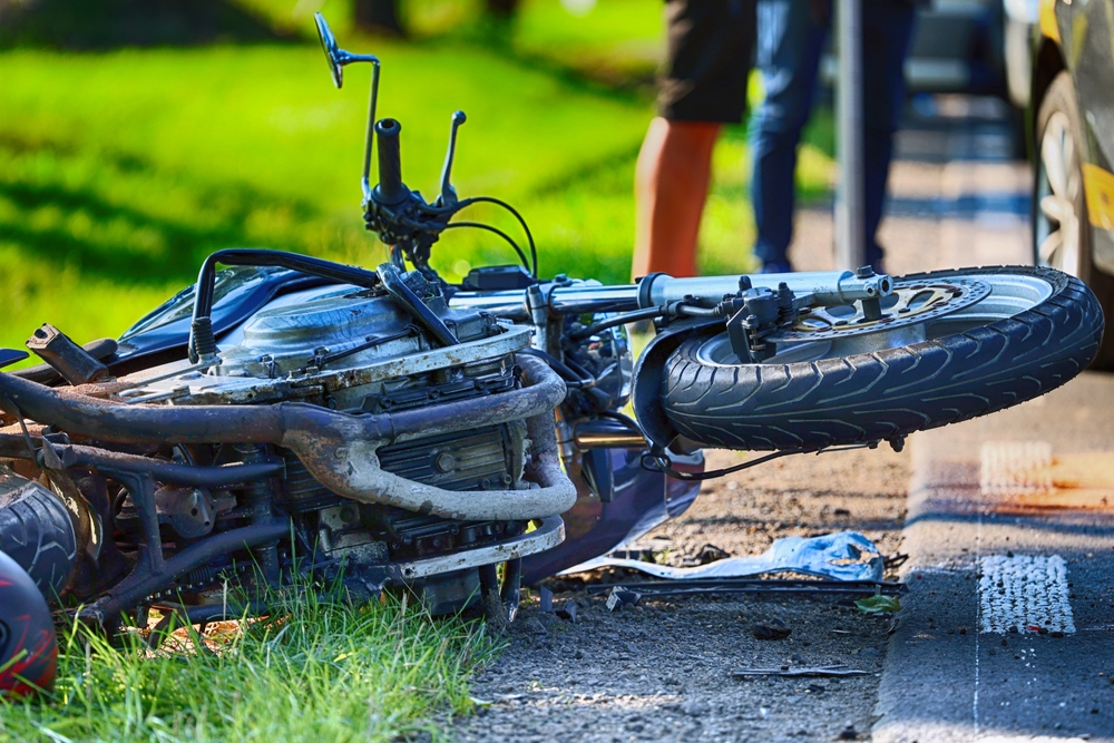 Dornbirn, Vorarlberg: Ölspur auf Straße – Biker (59) und Beifahrerin verletzt