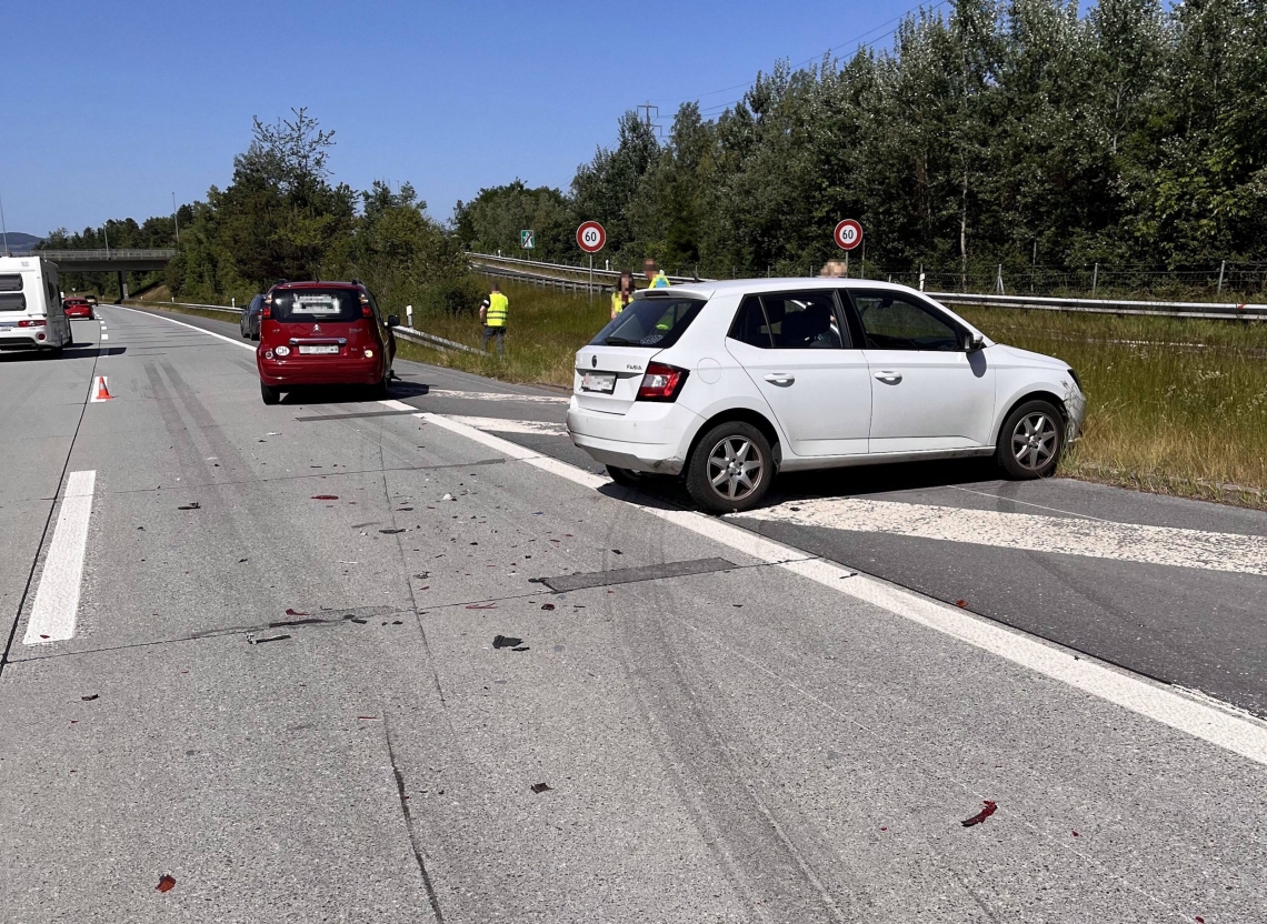 Haag SG: Drei Fahrzeuge krachen auf Autobahn A13 ineinander – Spur gesperrt