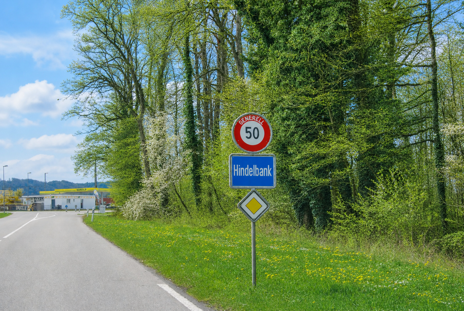 Hindelbank BE: Töff kracht in Auto – Lenker per Rega ins Spital geflogen