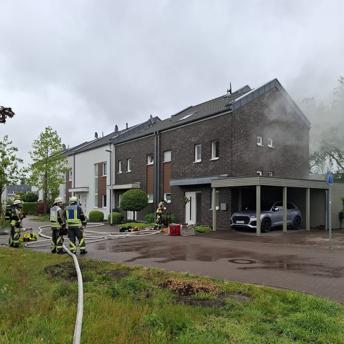 Bocholt, Nordrhein-Westfalen: Wohnhausbrand löst Großeinsatz aus