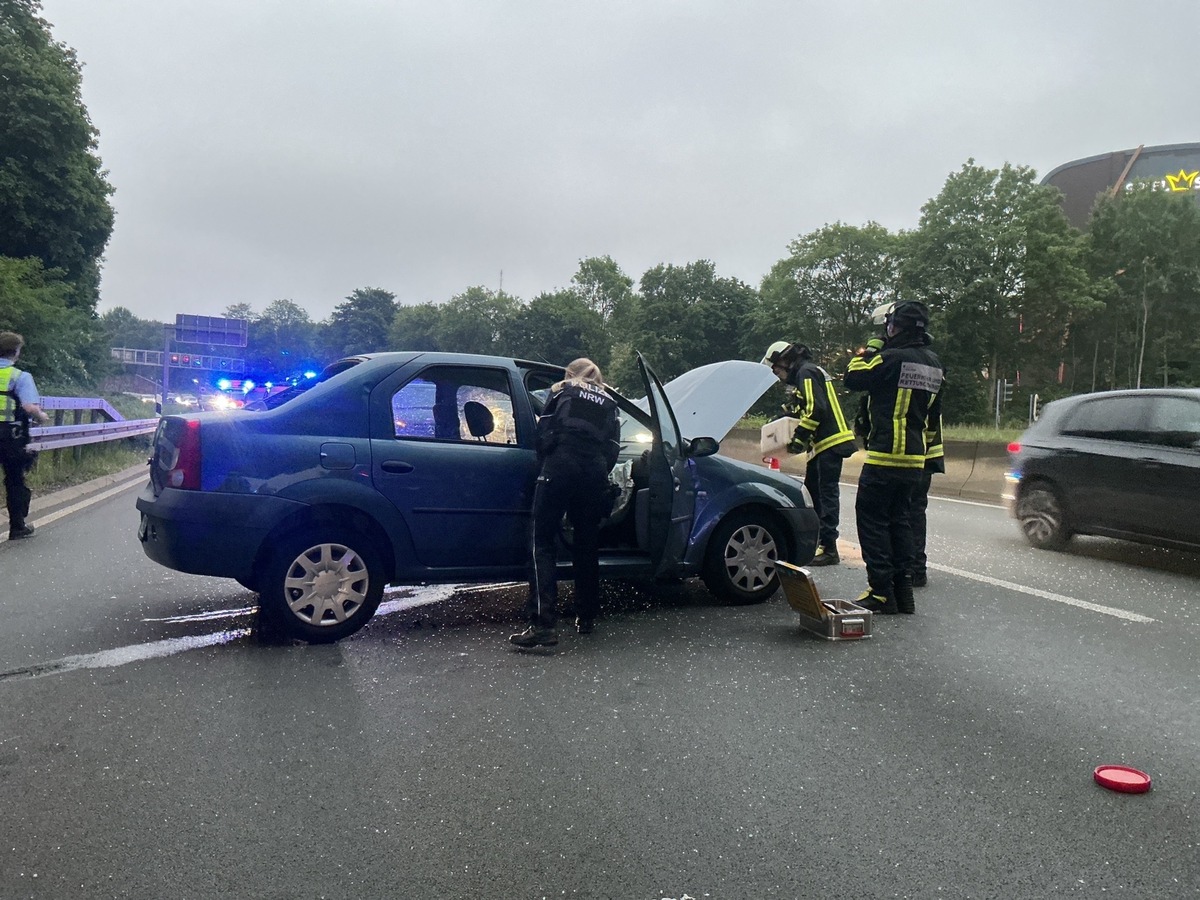 Bochum, Nordrhein-Westfalen: Pkw-Unfall auf A40 – zwei Verletzte