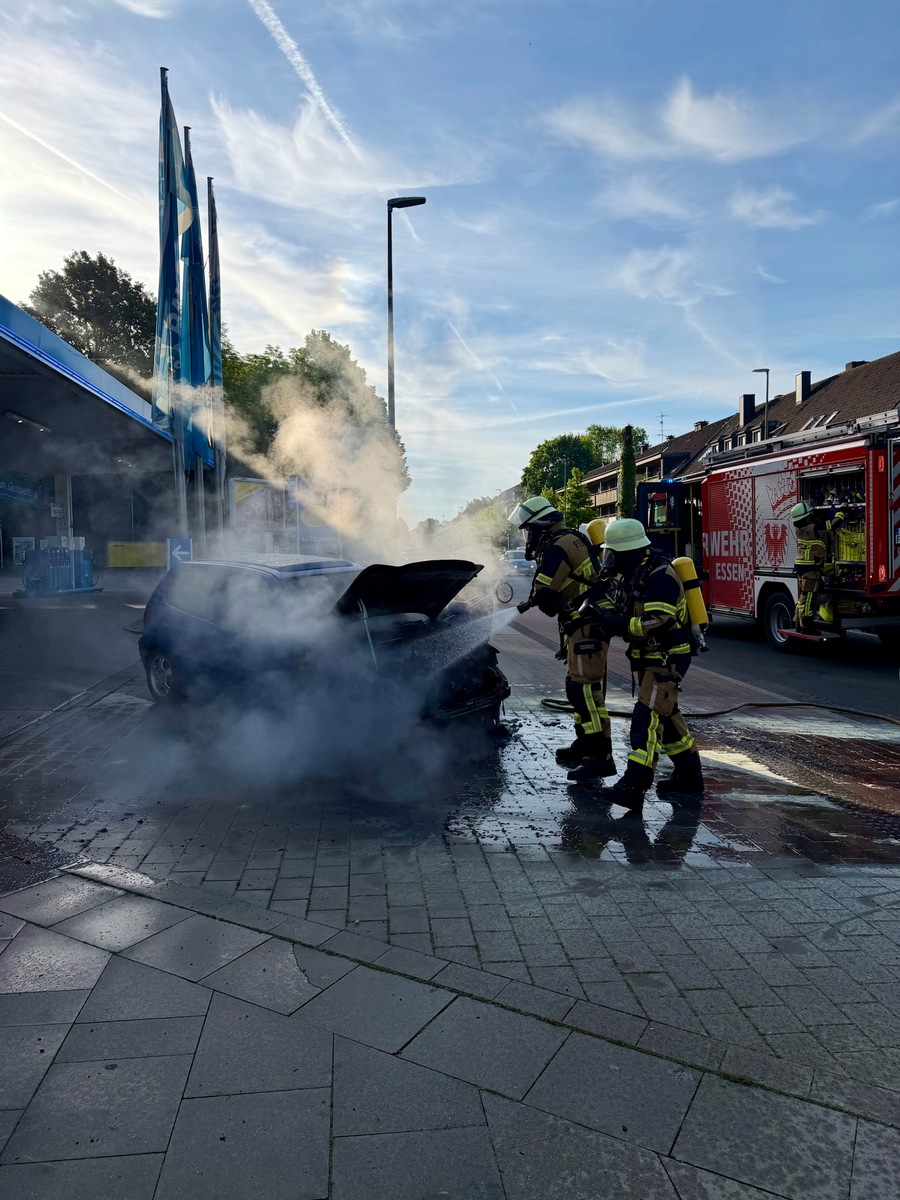 Essen, Nordrhein-Westfalen: Passanten verhindern Brandkatastrophe an Tankstelle