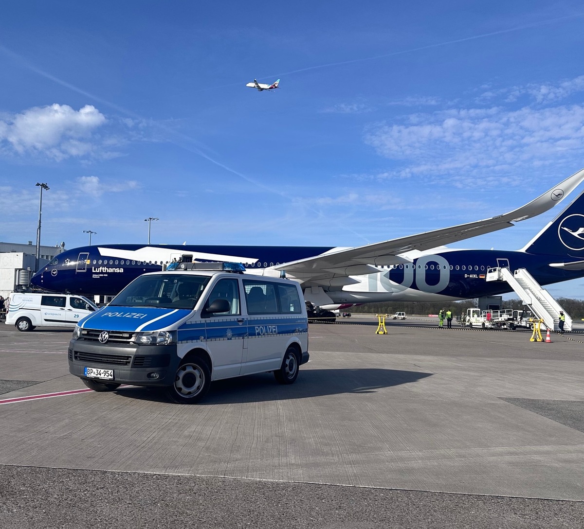 Köln, Nordrhein-Westfalen: Gesuchter Dieb (35) am Flughafen festgenommen
