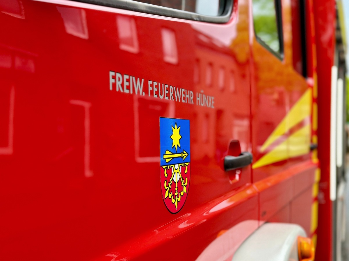 Hünxe, Nordrhein-Westfalen: Großes Aufgebot nach eCall-Alarm ohne Unfall
