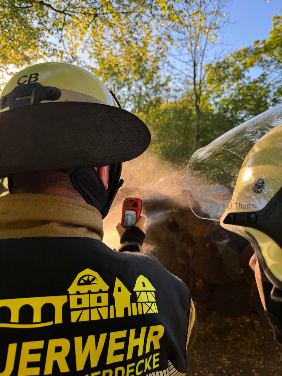 Herdecke, Nordrhein-Westfalen: Rauch im Wald und falscher Notruf sorgen für Einsätze