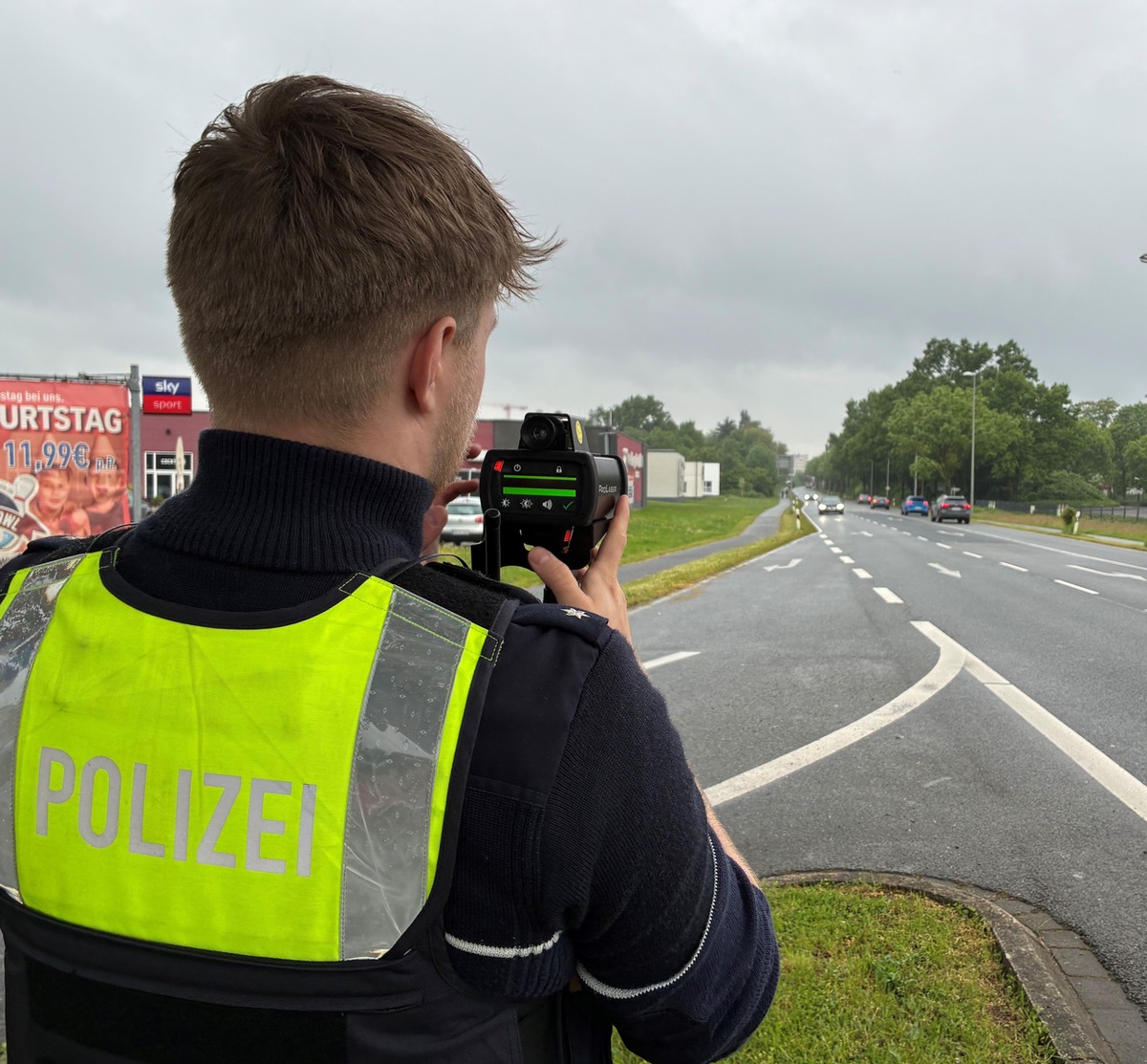 Dinslaken, Nordrhein-Westfalen: Zahlreiche Verstöße bei Schwerpunktkontrollen festgestellt