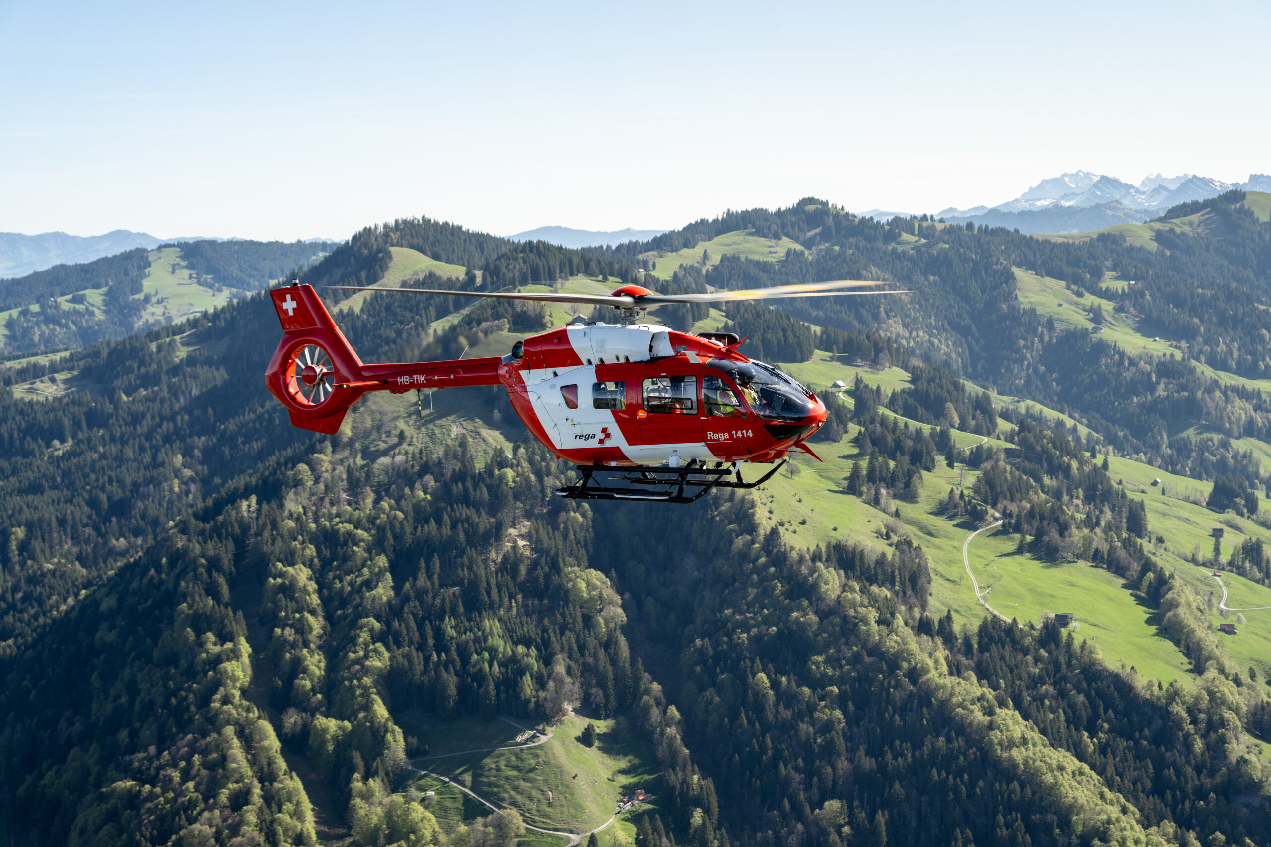 Schweiz: Rega fliegt über Pfingsten mehr als 130 Einsätze für Menschen in Not