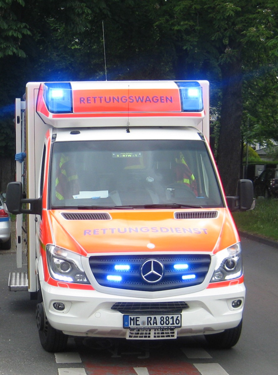 Velbert, Nordrhein-Westfalen: Pedelec-Fahrer (88) bei Unfall schwer verletzt