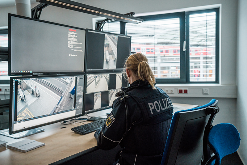Erfurt, Thüringen: Mann klaut Schlafsack und Campingstuhl am Hauptbahnhof