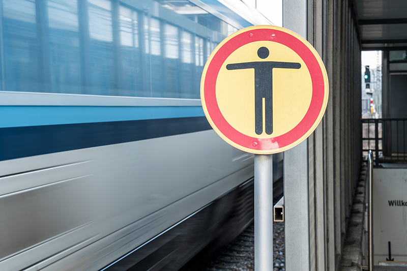 Saalfeld, Thüringen: Mann läuft über Gleise und kassiert gleich drei Anzeigen