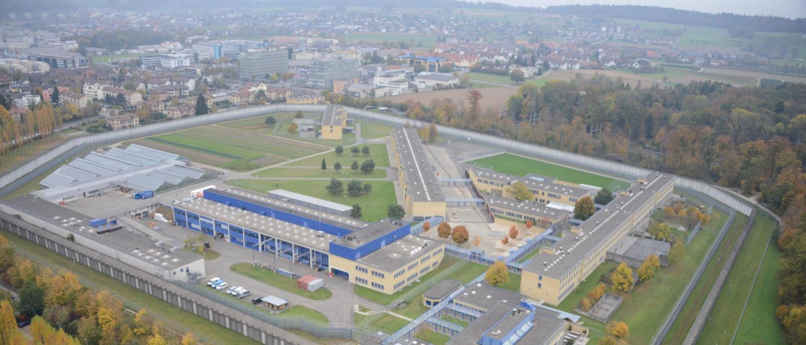 Zahl der Inhaftierten erreicht Rekordwert in der Schweiz – Gefängnisse zu 97 Prozent voll