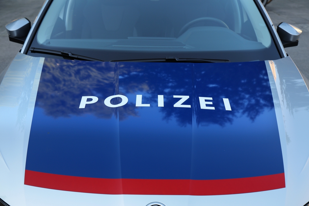 Klagenfurt, Kärnten: 17-Jährige von Pkw erfasst und verletzt – Lenker flüchtet