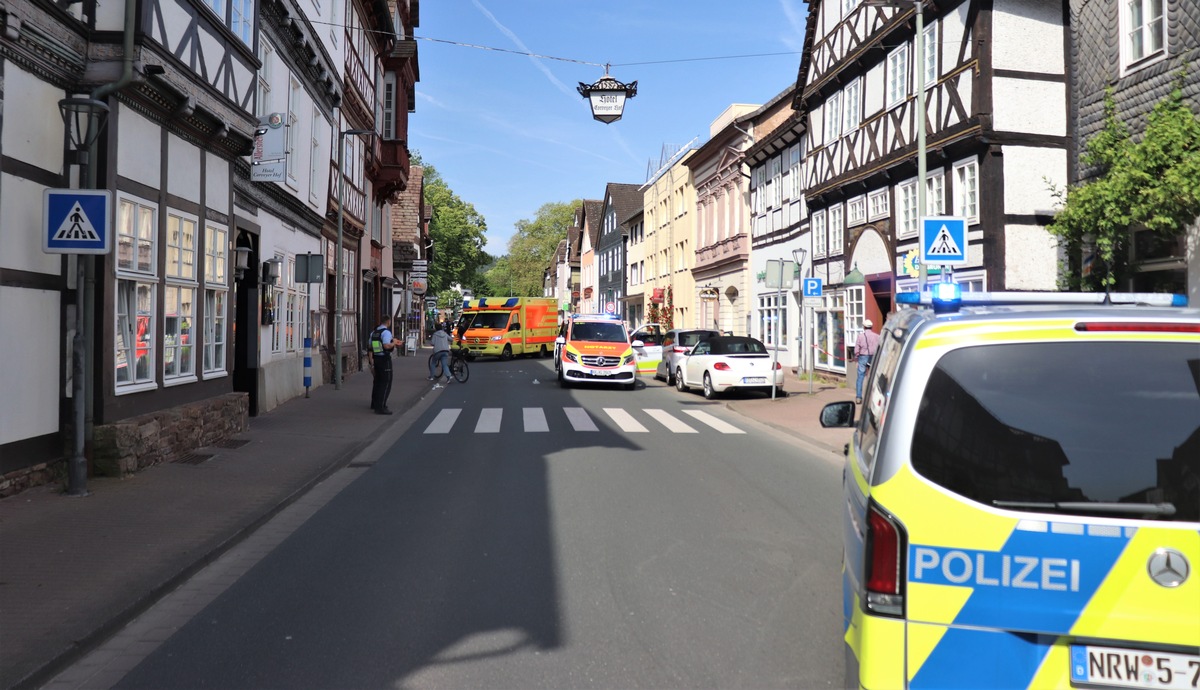 Höxter, NRW: Fußgängerin (73) auf Zebrastreifen von Auto erfasst – schwer verletzt