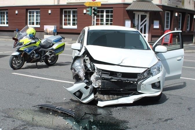 Hagen, NRW: 27-Jähriger nach Kreuzungscrash leicht verletzt im Krankenhaus