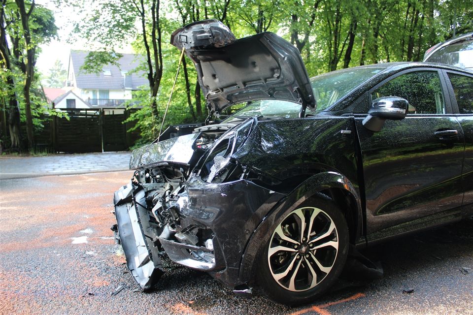 Bergisch Gladbach, NRW: Betrunkener kracht frontal in Opel – zwei Schwerverletzte