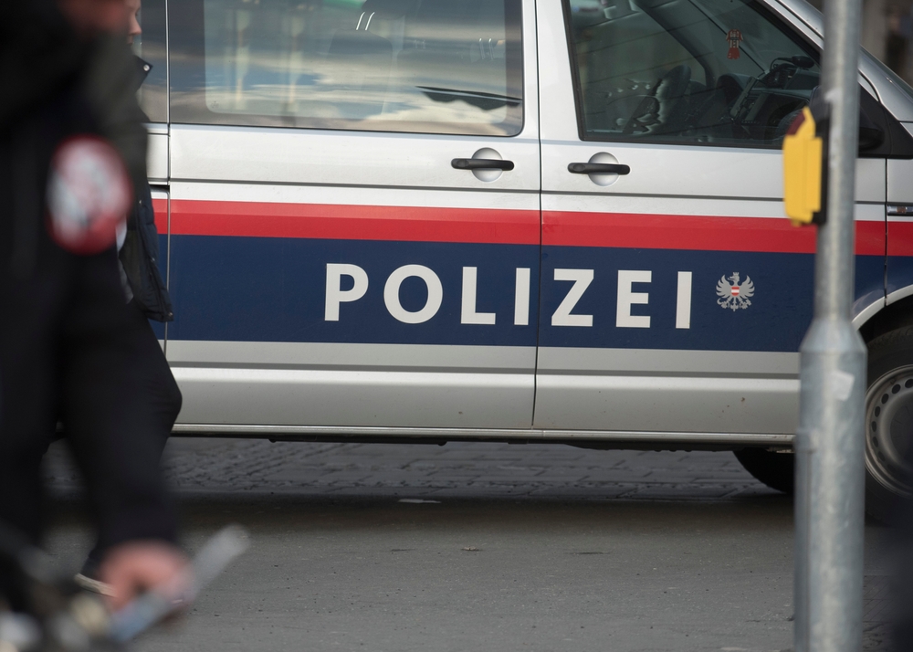Klagenfurt-Land, Kärnten: Trickdieb stiehlt Pensionistin Geldbörse aus Auto