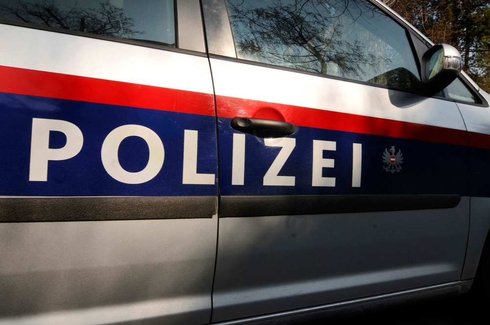 Brunn am Gebirge, Niederösterreich: Betrunkener fährt auf Felge durch Ort
