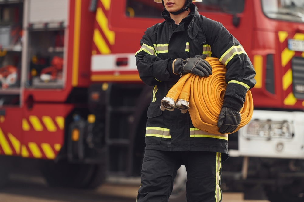 Lugano TI: Nach lautem Knall steht das Dach eines Wohnhauses in Flammen