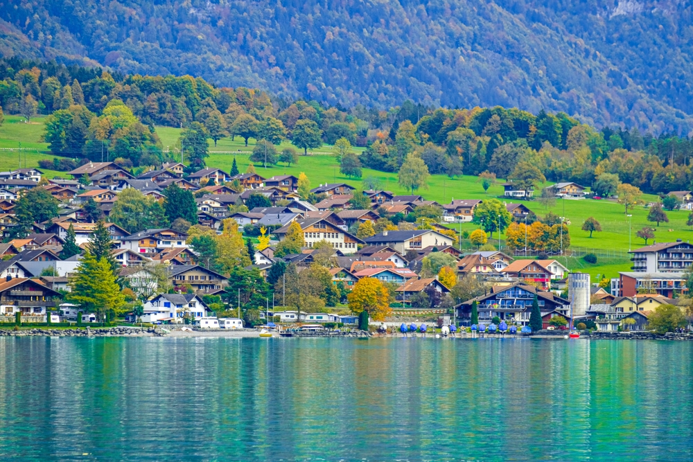 Brienz BE: Velofahrerin stürzt auf Axalpstrasse und schwebt in Lebensgefahr