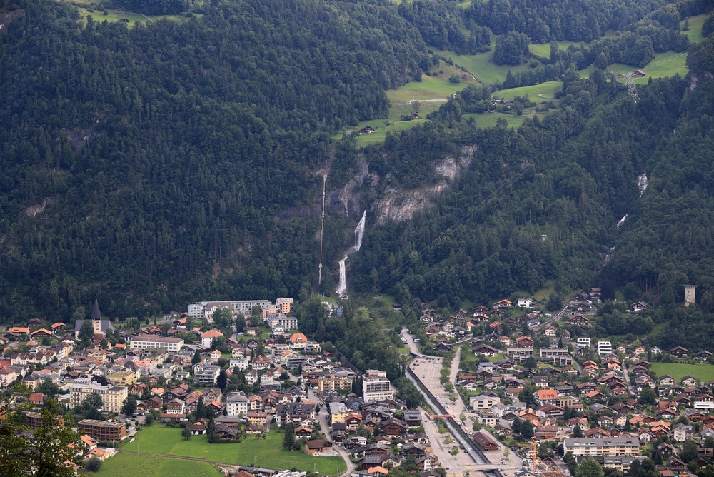 Meiringen BE: Messerangriff nach nächtlicher Auseinandersetzung – Täter flüchtet