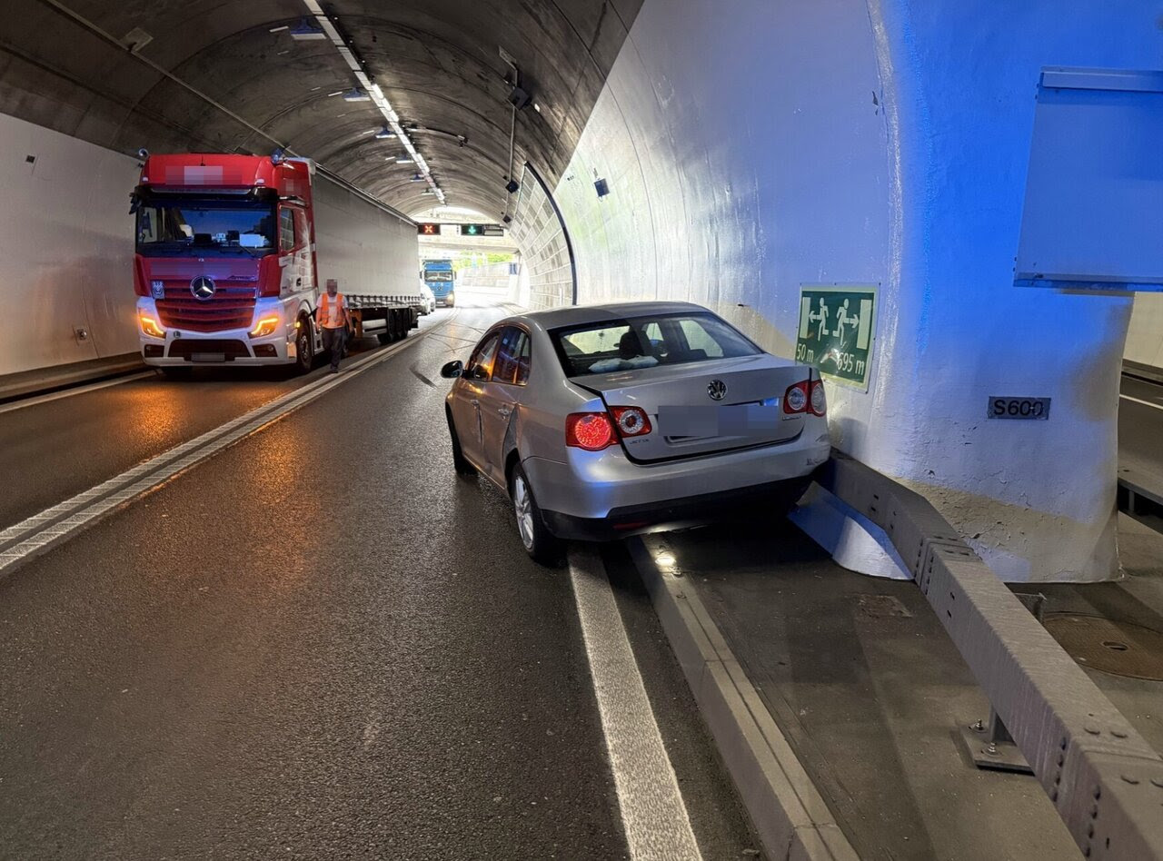 Schaffhausen SH: Crash auf A4 – Tunnel zeitweise komplett gesperrt