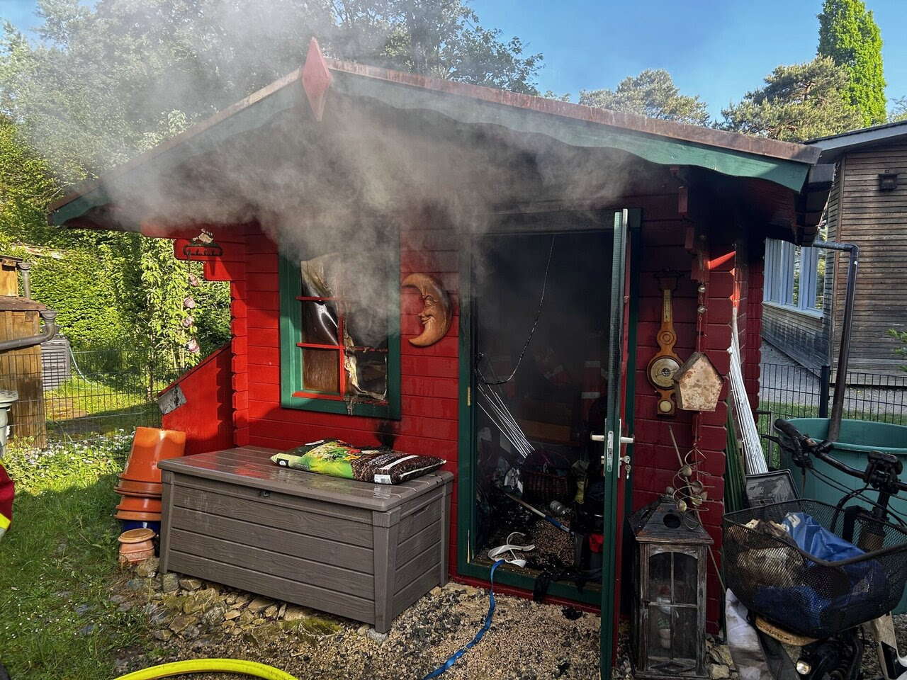 Schaffhausen SH: Gartenhaus nach Akku-Defekt in Vollbrand geraten