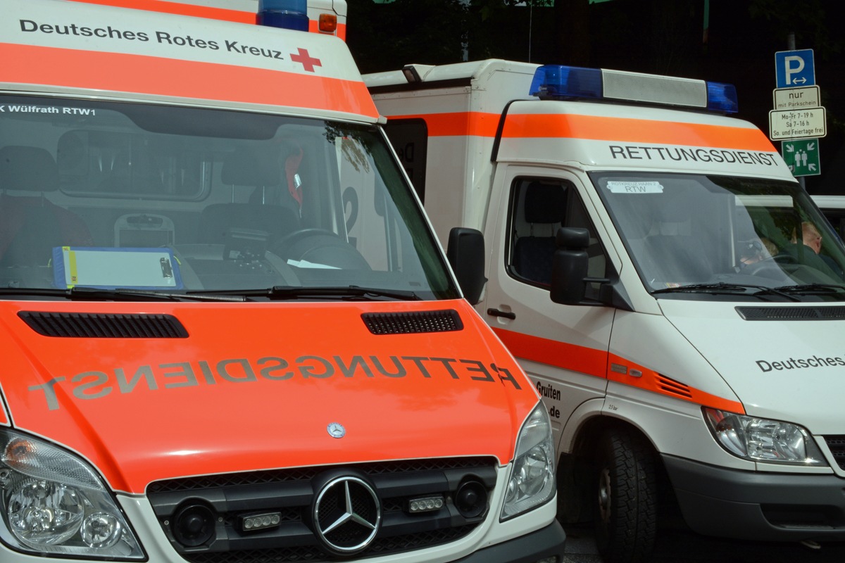 Heiligenhaus, Nordrhein-Westfalen: Rennradfahrer (72) bei Unfall schwer verletzt