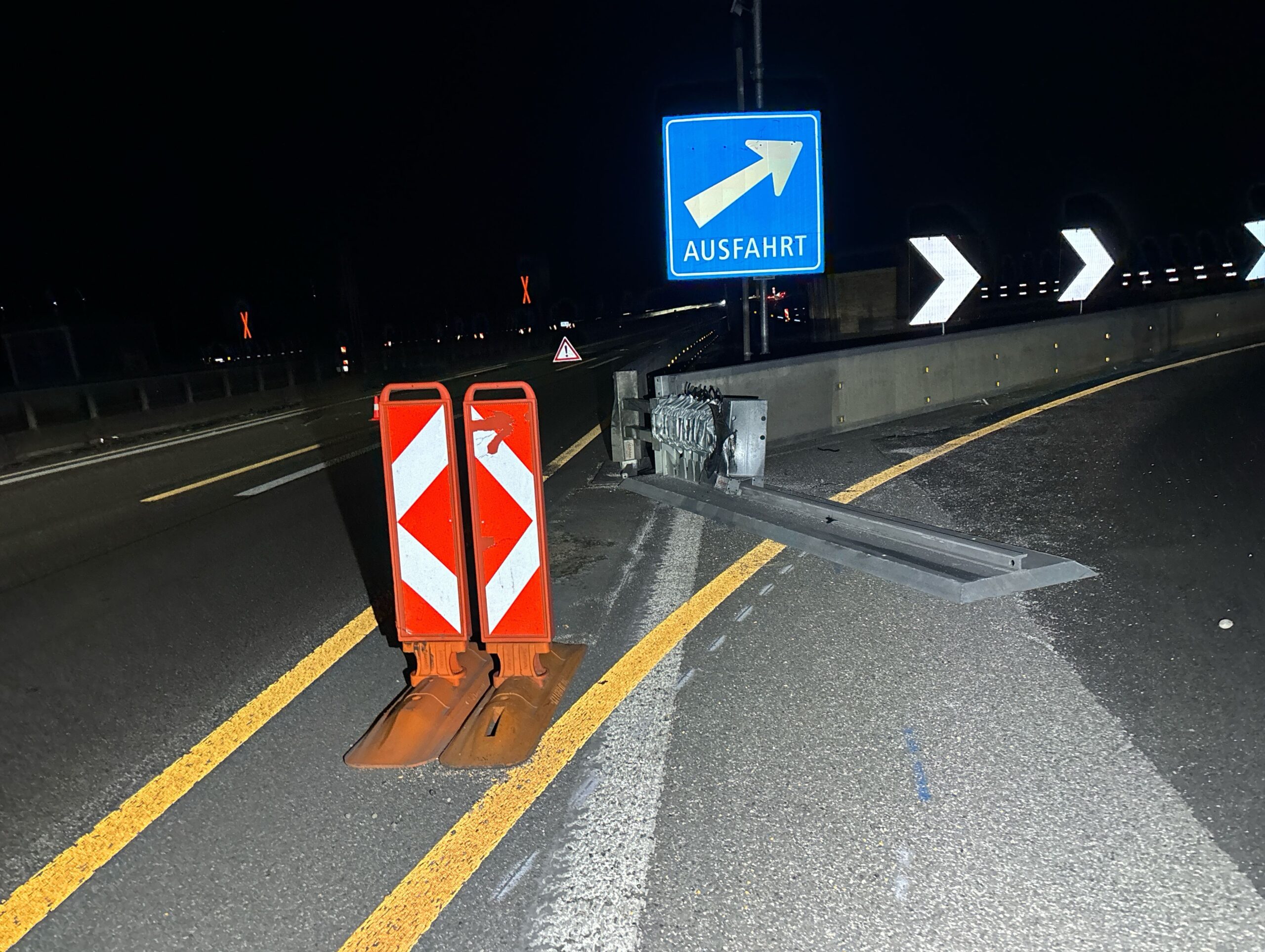 Autobahn-A1-Wiedlisbach-Betrunkener-Autofahrer-37-kracht-in-Leitplanken