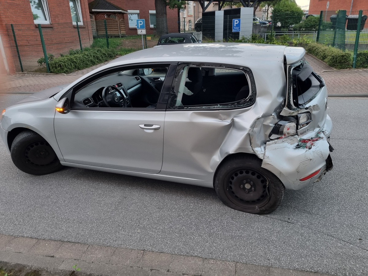 Holzminden-NDS-Alkolenkerin-46-verletzt-Fu-g-nger-und-rammt-Polizeidienststelle