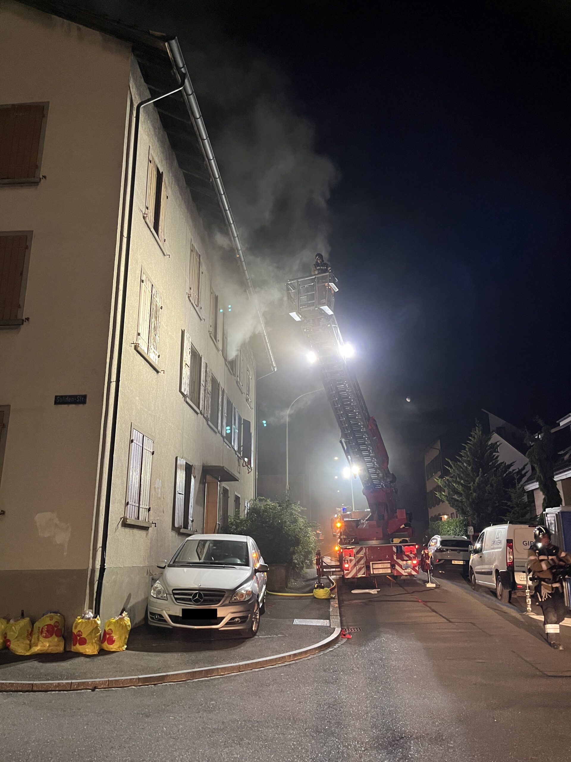Birsfelden BL: Wohnungsbrand macht zwei Wohnungen unbewohnbar