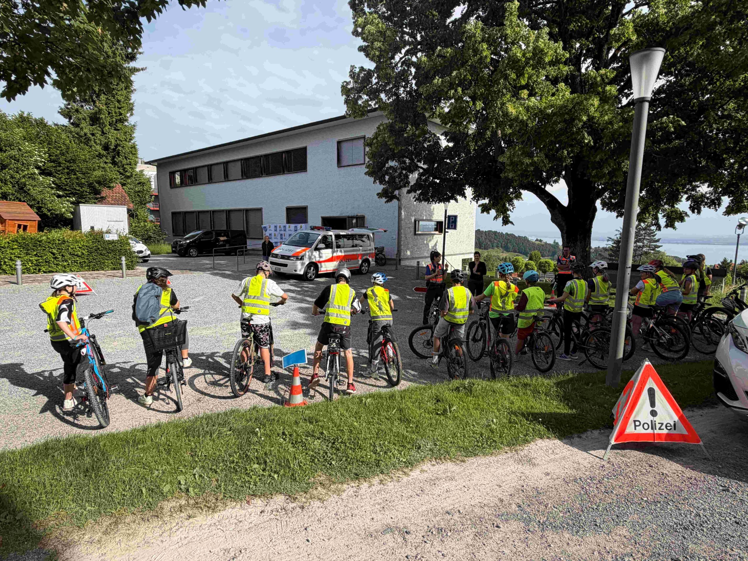 Heiden-AR-138-Kinder-treten-zur-Velopr-fung-an-40-fahren-fehlerfrei