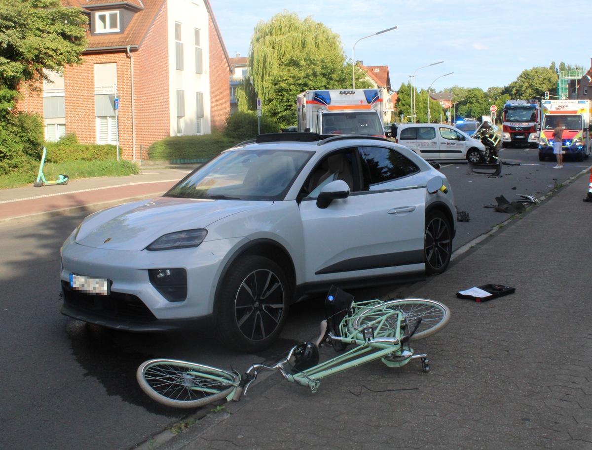 Neuss-NRW-12-j-hrige-Radfahrerin-bei-Unfall-schwer-verletzt-Zeugensuche