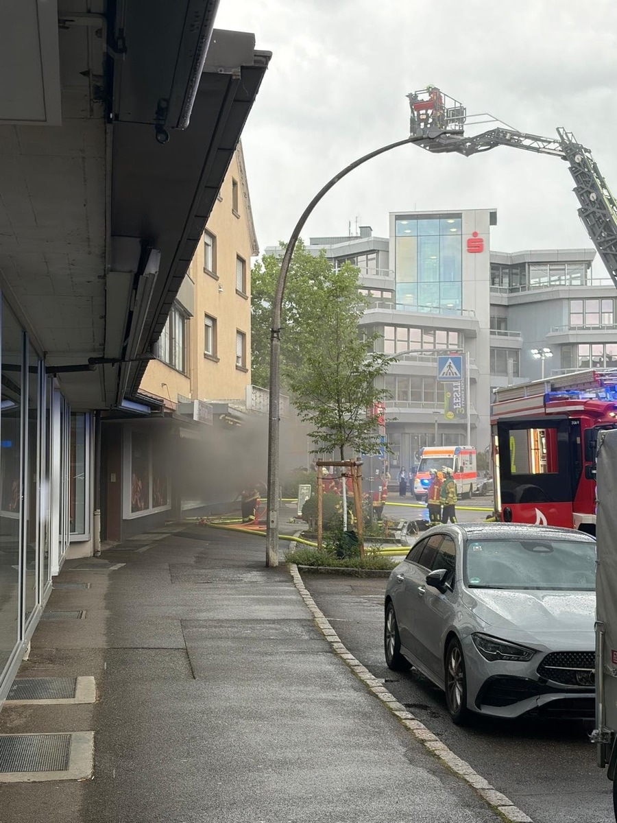 Weil am Rhein, Baden-Württemberg: Feuer in Nagelstudio löst Großeinsatz aus