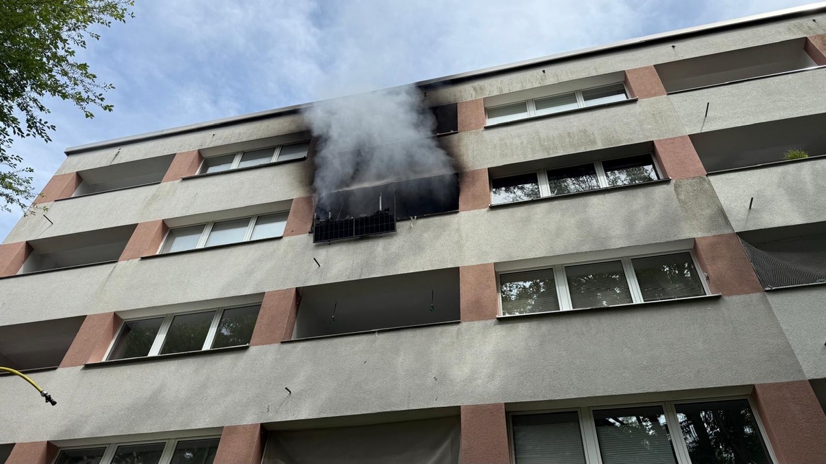 Essen, Nordrhein-Westfalen: Wohnungsbrand macht zwei Wohnungen unbewohnbar