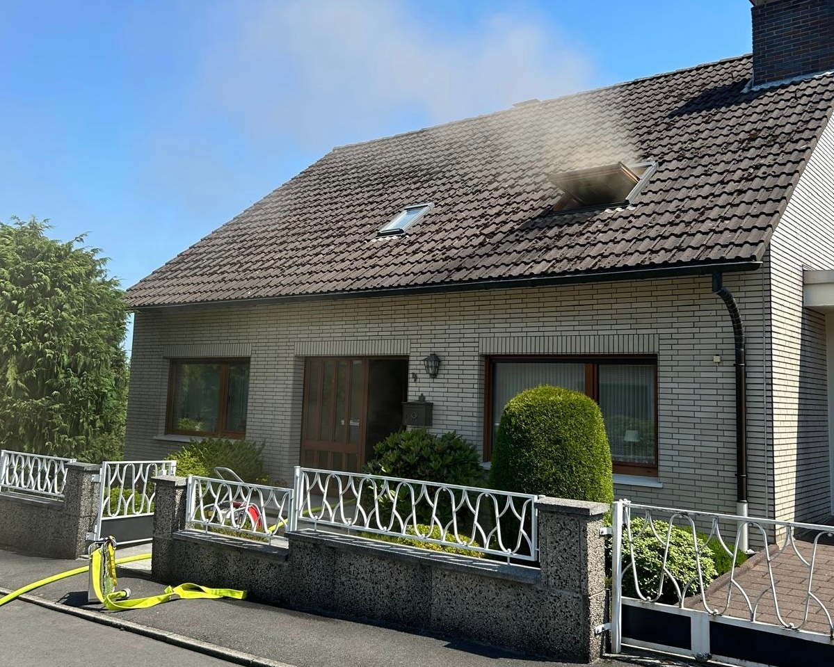 Sprockh-vel-Nordrhein-Westfalen-Drei-Feuerwehrkr-fte-nach-Brandeinsatz-behandelt