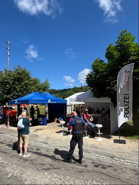 Liesberg-BL-Baselbieter-und-Solothurner-Polizei-pr-sentieren-sich-am-Turnfest