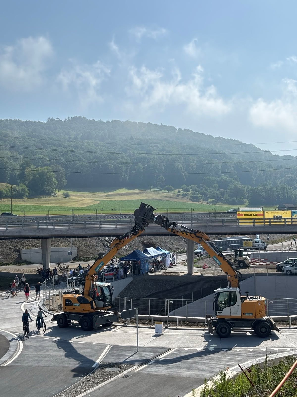 Hardwald-ZH-Tausende-erhalten-Einblick-in-Grossbaustelle-und-Polizeiarbeit