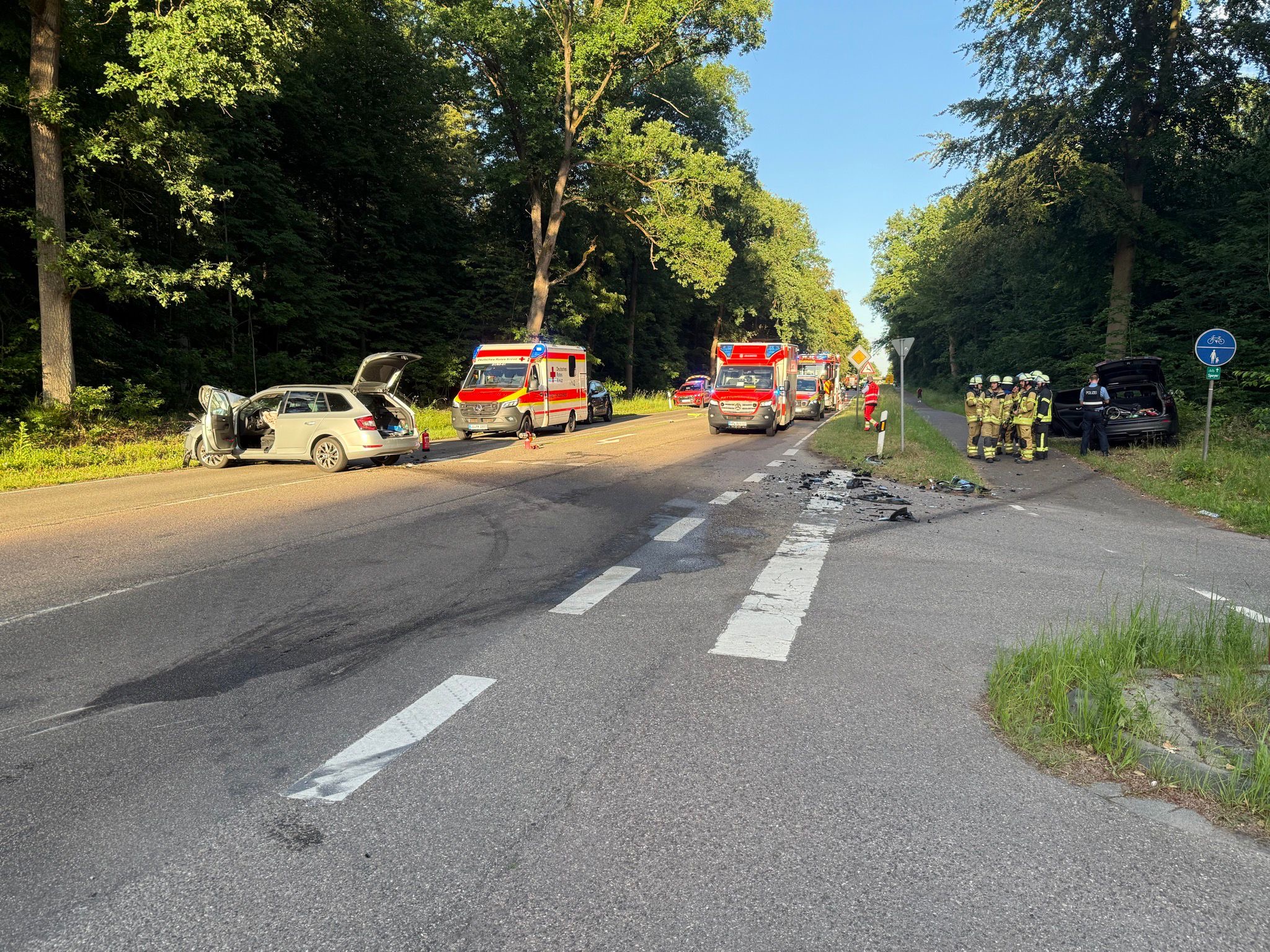 Speyer-Rheinland-Pfalz-Frontalcrash-nahe-NATO-Stra-e-drei-Menschen-verletzt