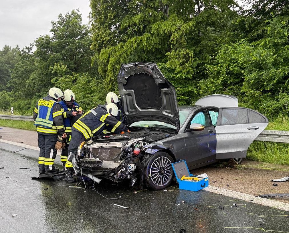 Sprockhövel, Nordrhein-Westfalen: Pkw-Unfall auf A43 endet mit Rettungseinsatz